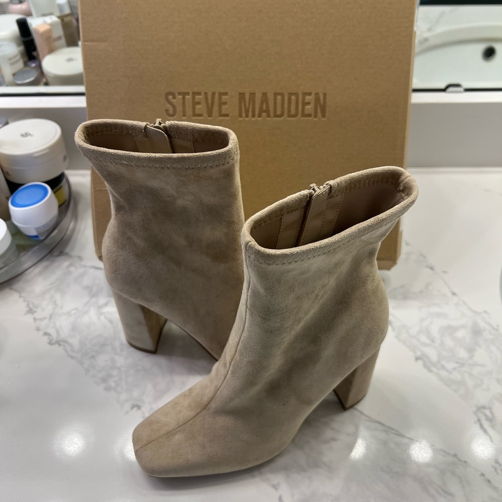 Steve Madden Lynden Bootie - Picture 6 of 6